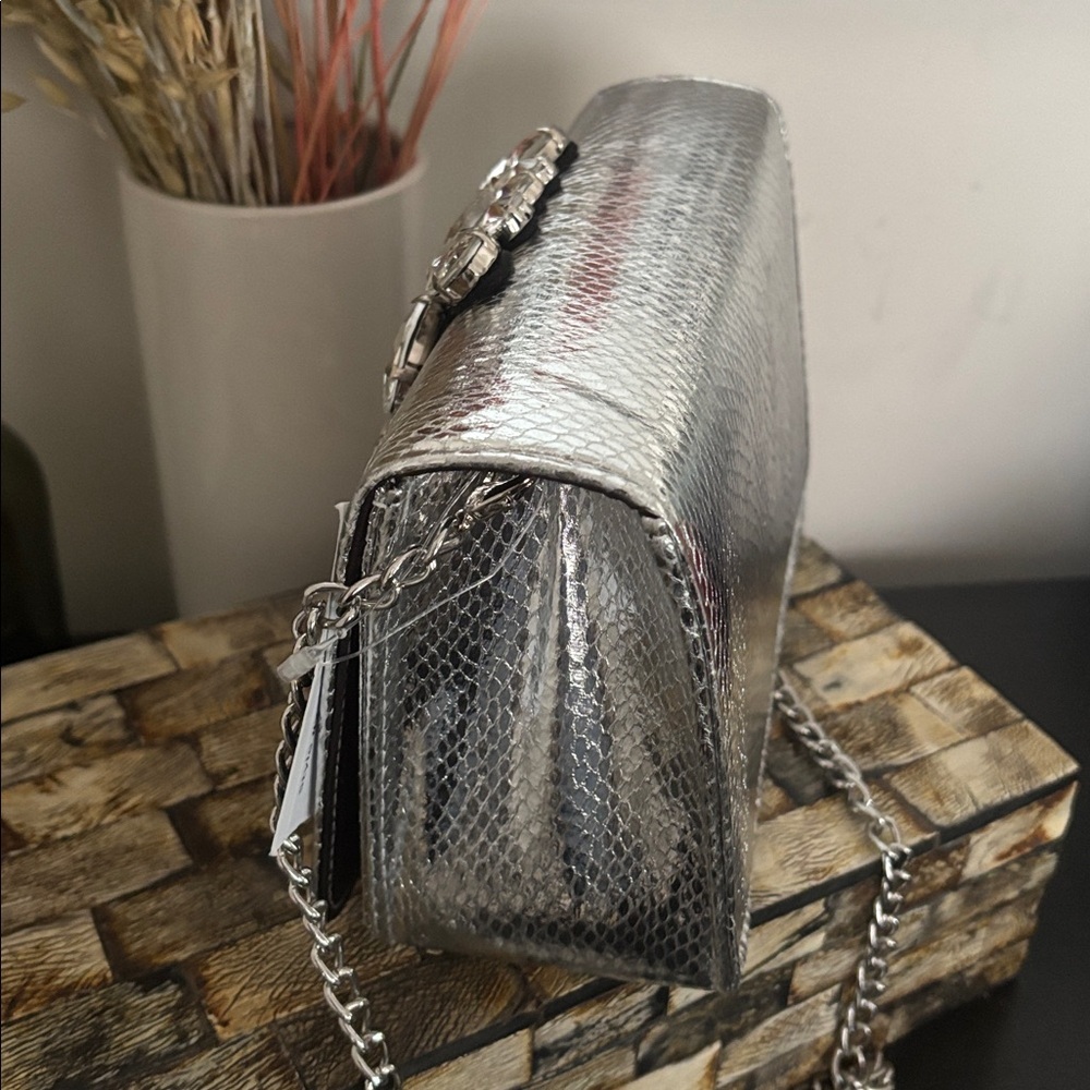 NWT INZI Silver Handbag Clutch Crystal Embellishments Chain Strap Snakeskin - Picture 5 of 14